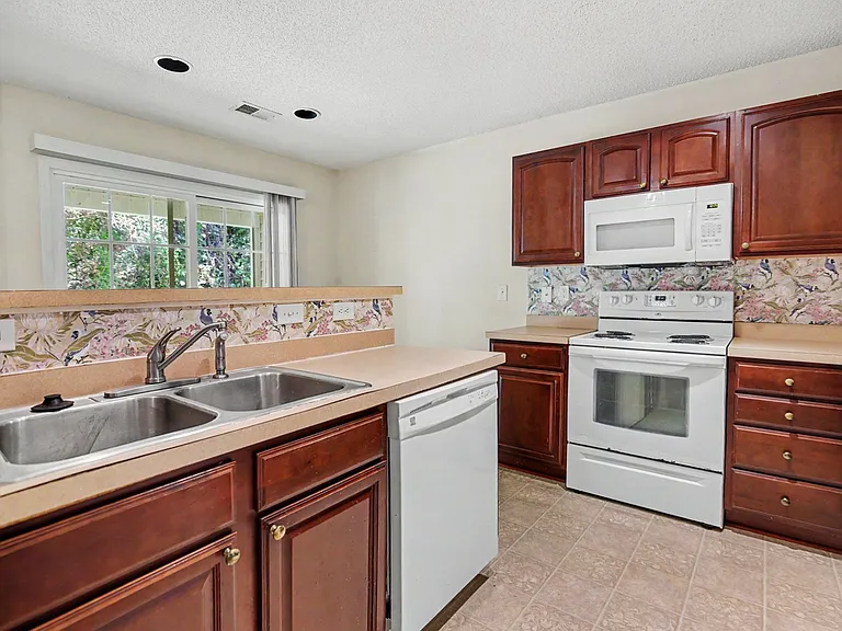 1043 Penny Ln — Photo 25