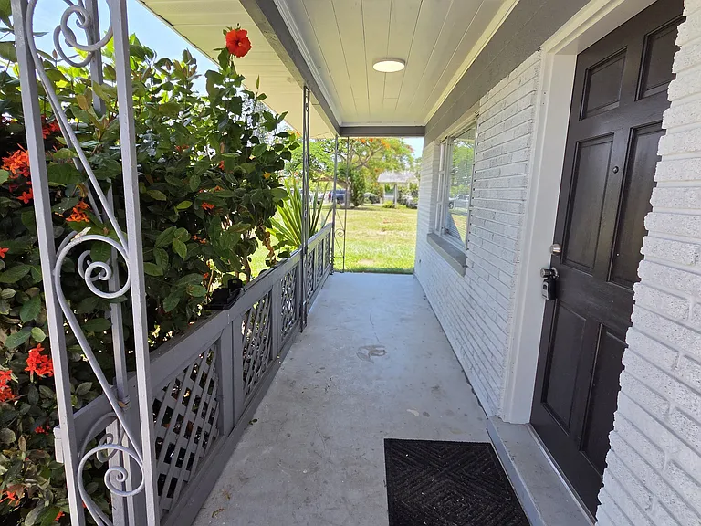 4420 19th Street Cir W #B — Photo 2
