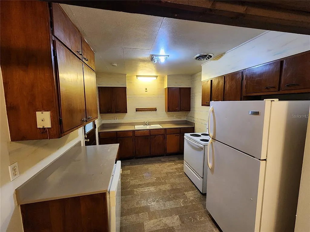 3 bed, 2.0 bath, 1944 sqft, $1,500 — Photo 2