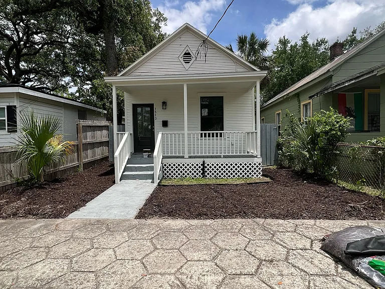 1513 Ionia St — Photo 12