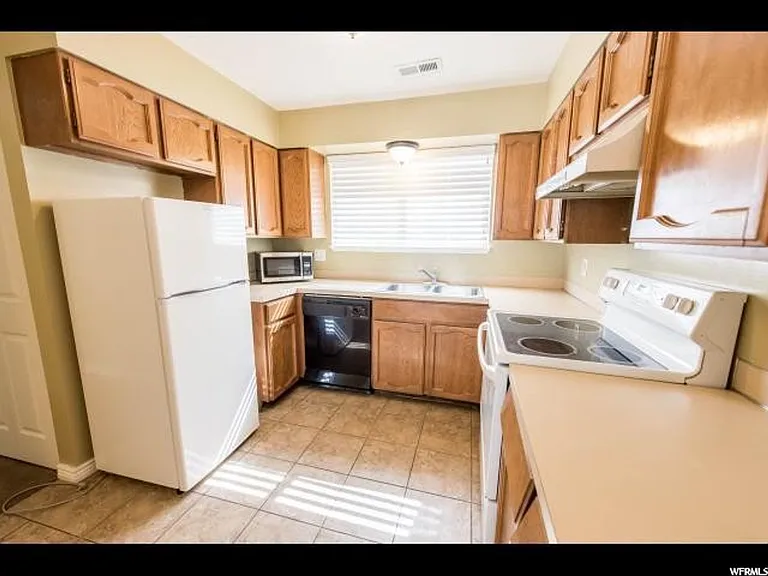 7348 W Copperview Dr — Photo 2