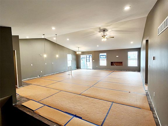 3rd image of 837 Topaz Ct