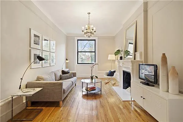 Sold by R New York | media 14