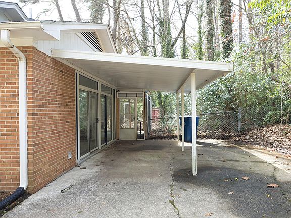 3rd image of 1526 Euclid Rd