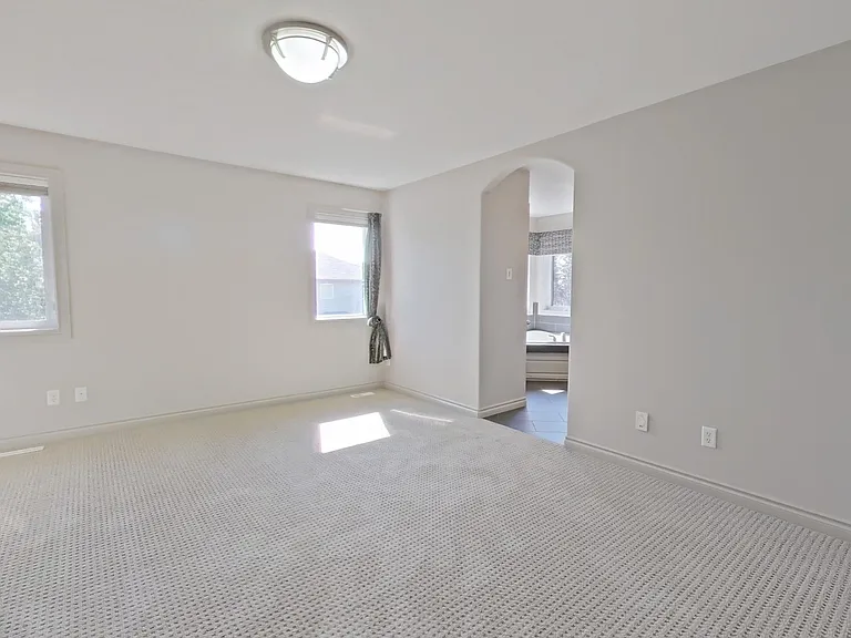 6162 Maynard Cres NW — Photo 12