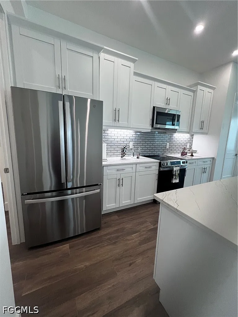 4 bed, 2.0 bath, 1747 sqft, $2,300 — Photo 2