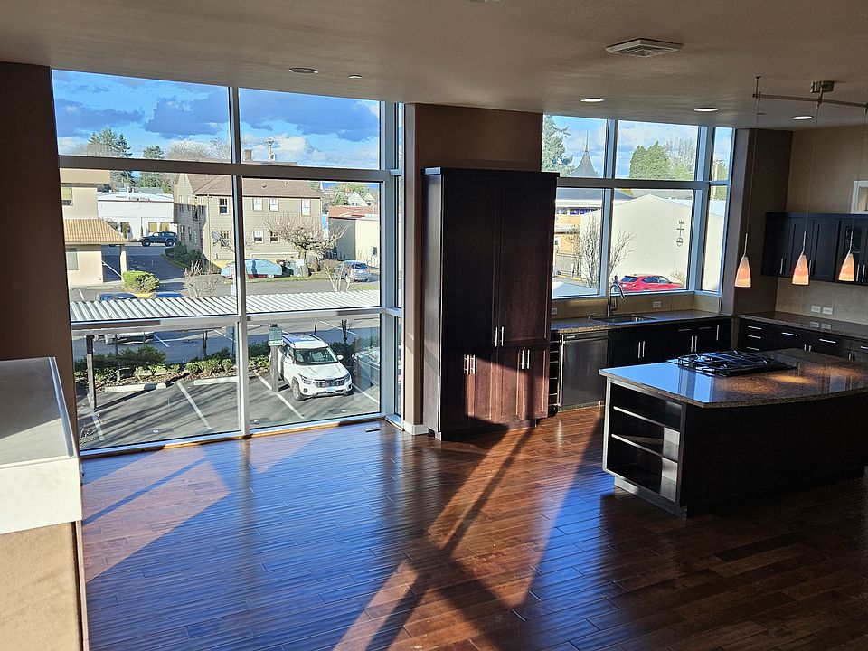 1st image of 433 SE Washington St #201