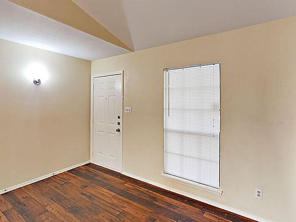 5th image of 512 Pico St