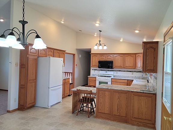 Dining/Kitchen - 13'6" x 26'