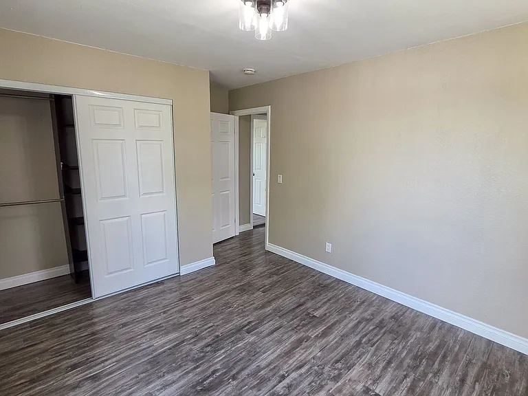 4735 Myrtle St — Photo 21