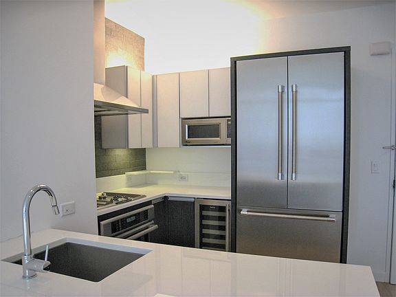 4th image of 247 W 46th St APT 407