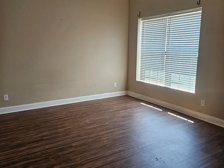 4419 Legends Way — Photo 3