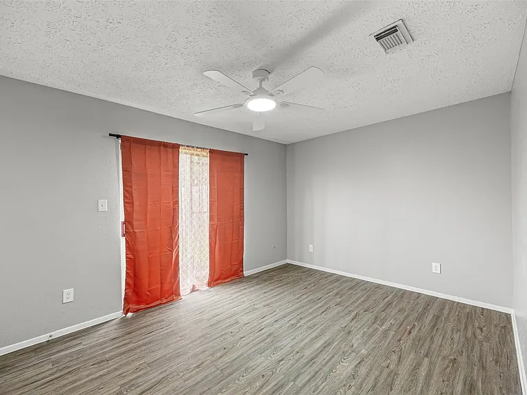 10066 Sharpton Dr — Photo 13