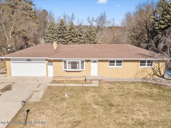 1448 Primrose Ln, Dewitt, MI 48820