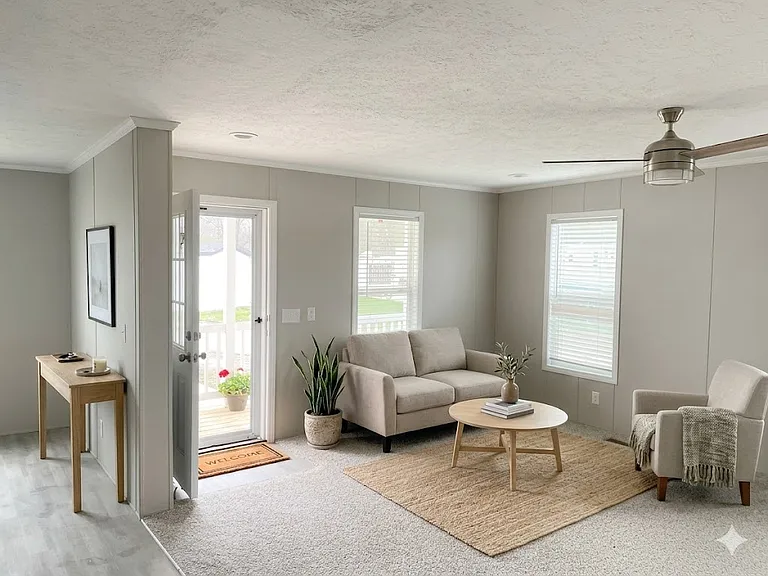 Hillview — Photo 27