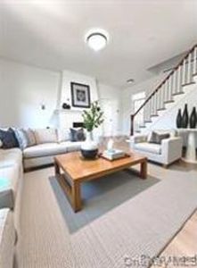 11 Floyd Pl, Great Neck, NY, 11024