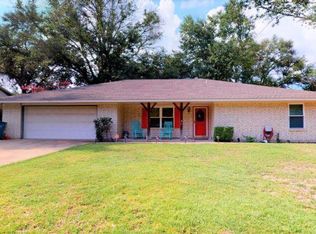 915 Kyle St, Athens, TX 75751