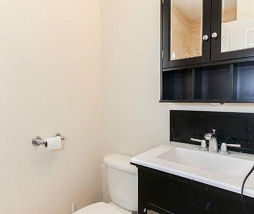 3rd image of 1353 N Ashland Ave #1C