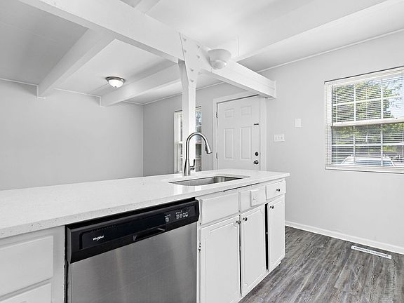5th image of 2410-2496 N 38th St #3B-1Ba-1450Sqft