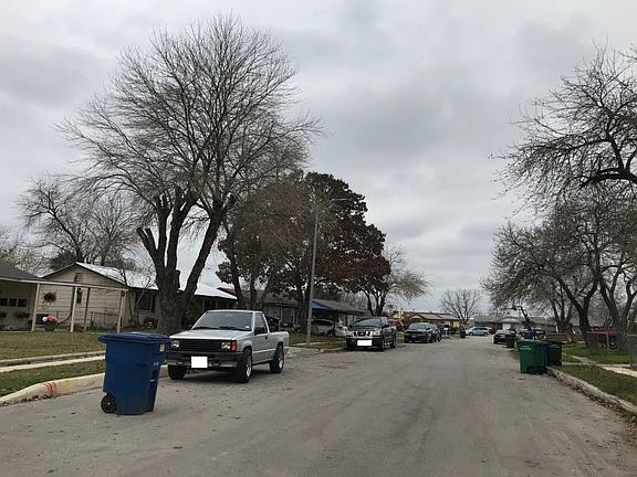 4th image of 5815 Woodhollow