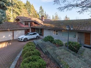 1448 Sandhurst Pl, West Vancouver, BC V7S 2P3