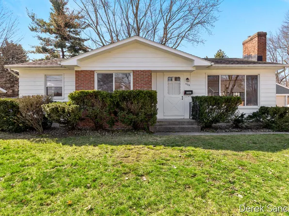 1702 Stilesgate St SE, Grand Rapids, MI 49508