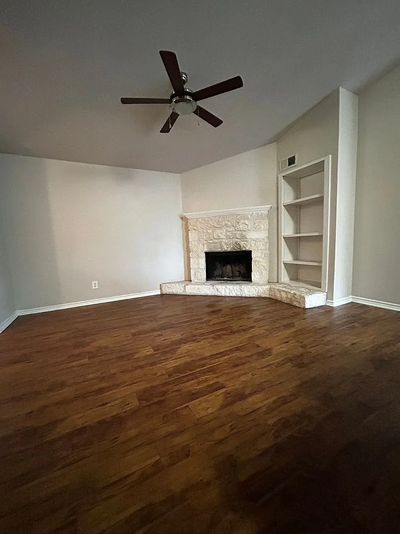 Spacious 2 Bedroom Condo in the NW Hills — Photo 3