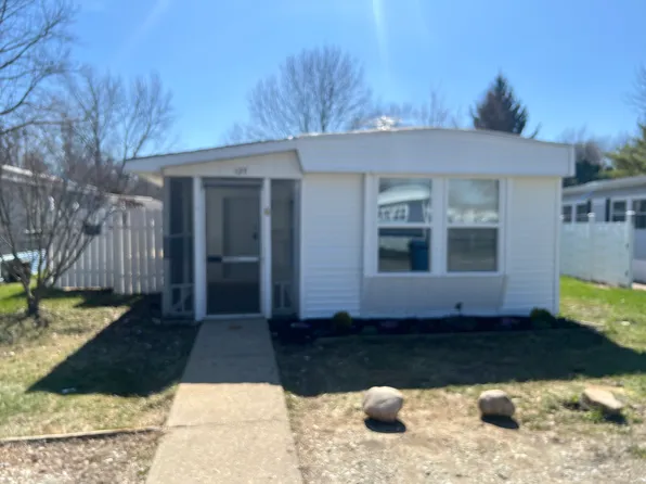 127 Rosewood Dr, Cicero, IN 46034