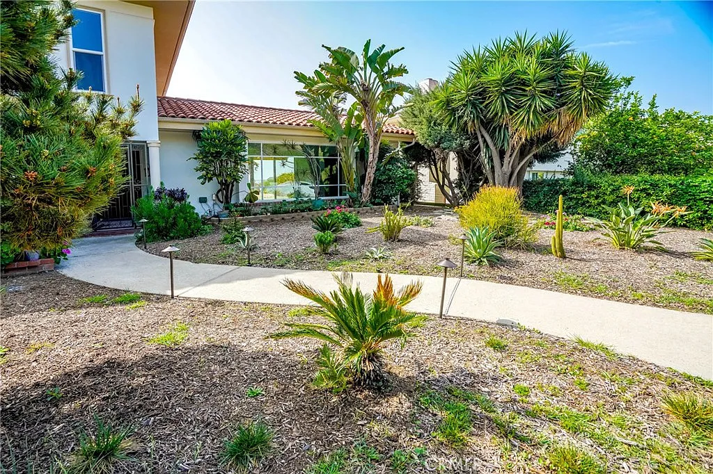 4 bed, 3153 sqft, $13,500 — Photo 4