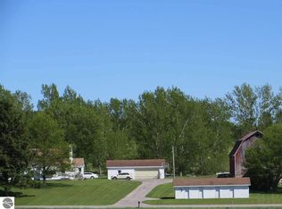 5423 S Center Hwy, Suttons Bay, MI 49682
