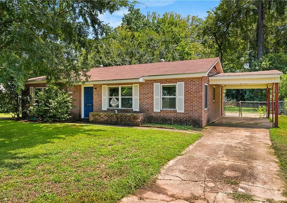 1st image of 1928 Clover Ln