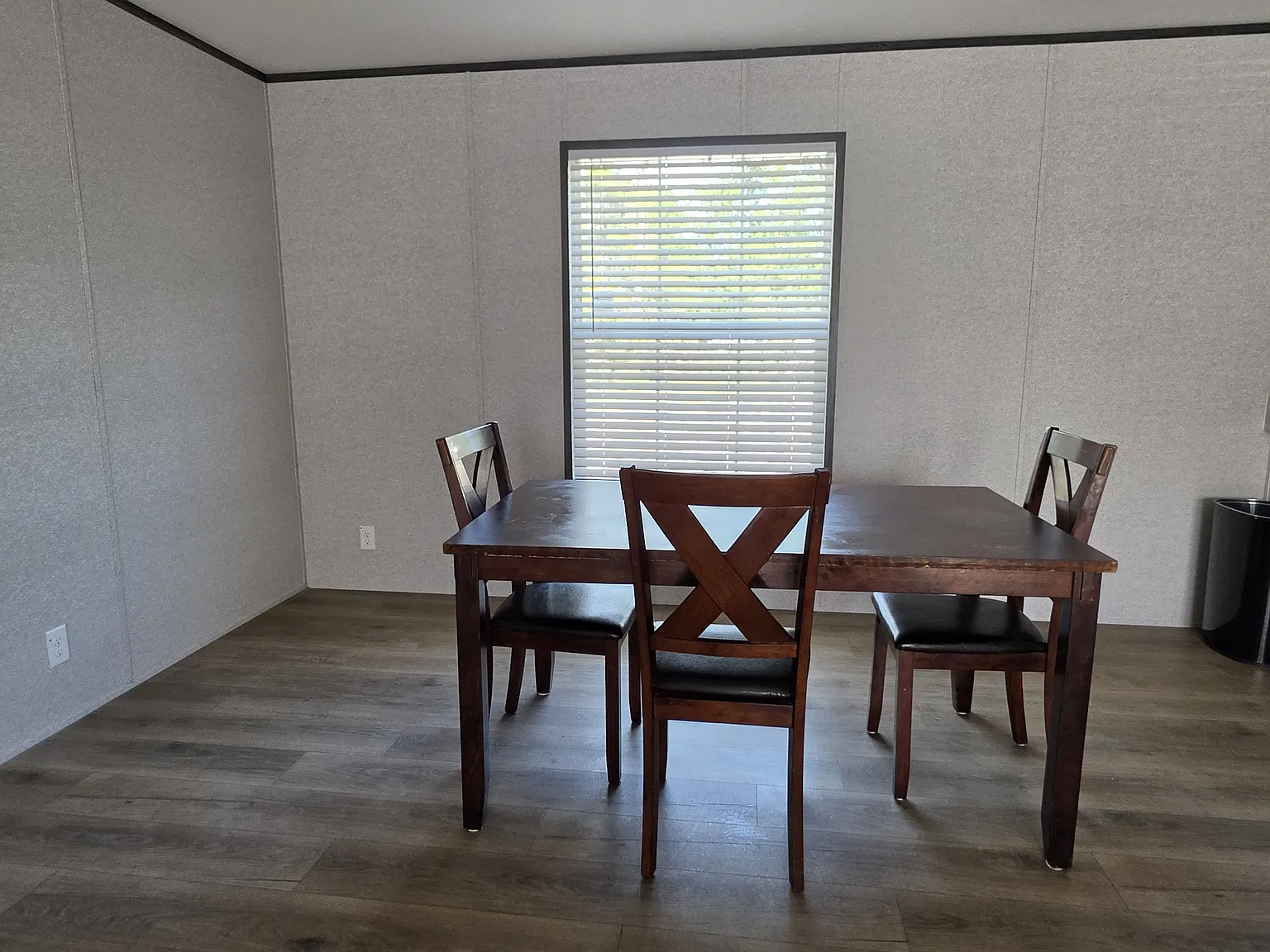5 bed, 1512 sqft, $180 — Photo 2