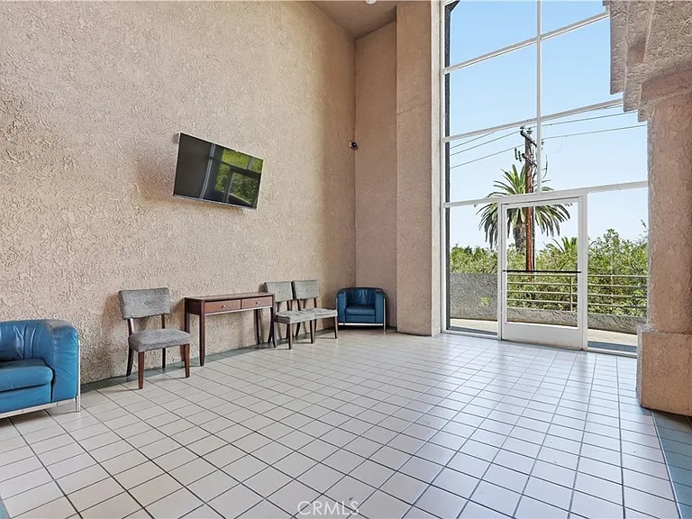 640 W 4th St — Photo 33