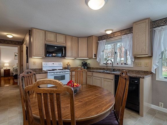 3rd image of 149 Eastwood Cir