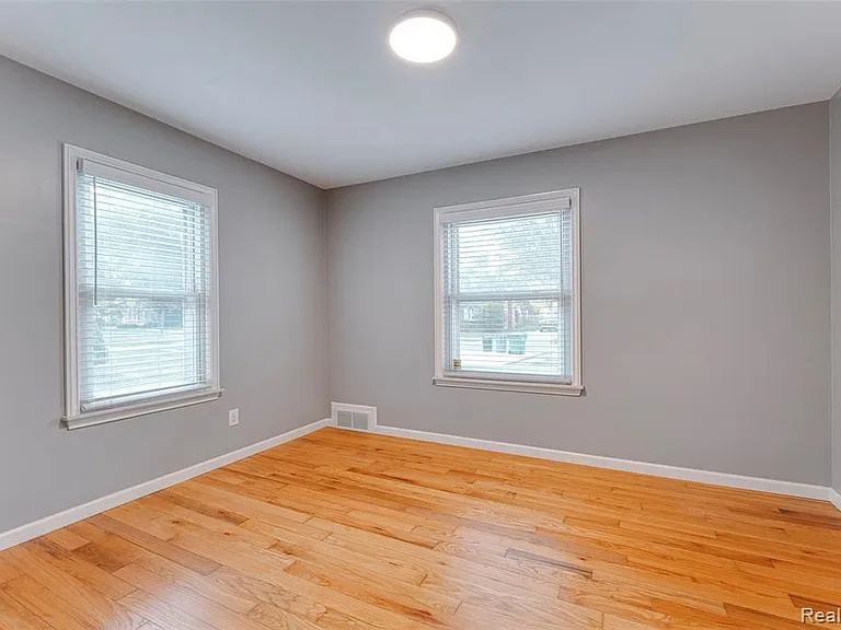 31979 Kathryn St — Photo 25