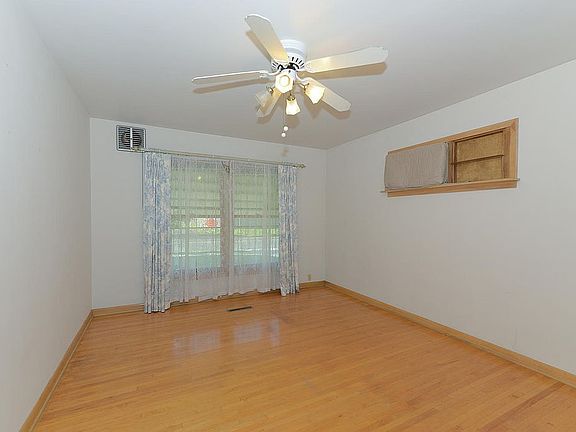 5th image of 2909 29th Ave NE