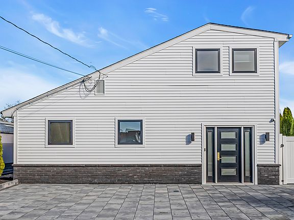 3rd image of 320 Silver Lagoon Dr
