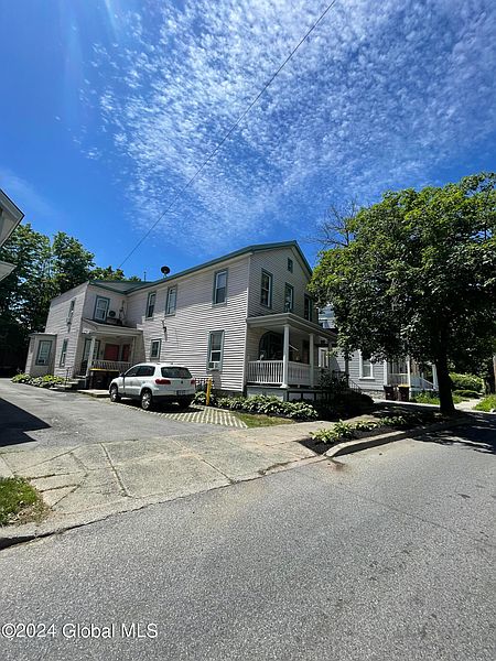 4th image of 142 Washington Street