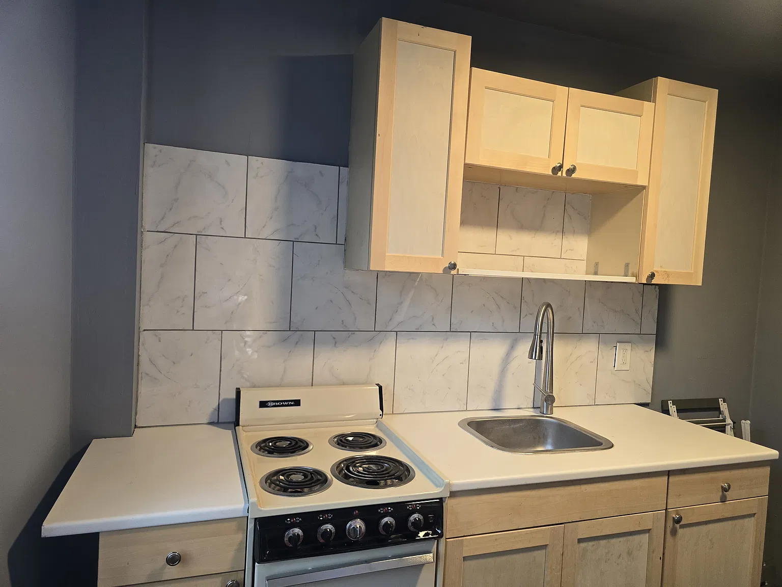 1030 Thomas St — Photo 3