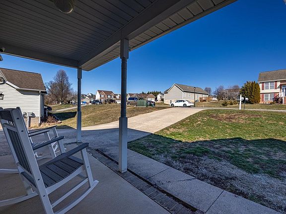 5th image of 1775 Park Lawn Dr