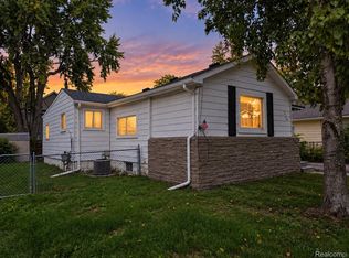 1754 Beechmont St, Keego Harbor, MI 48320