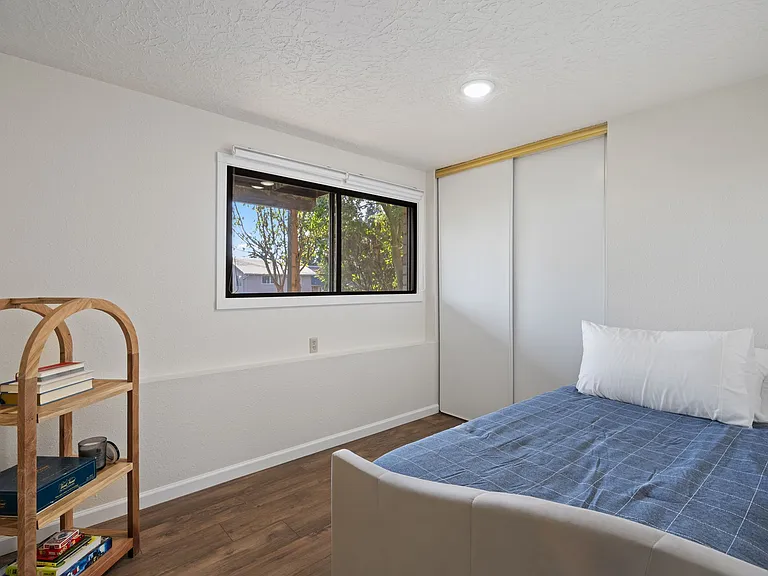 16016 NE 33rd Ave — Photo 16