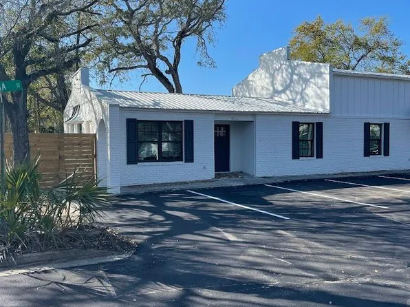 51 Yacht Club Dr NE #A, Fort Walton Beach, FL 32548