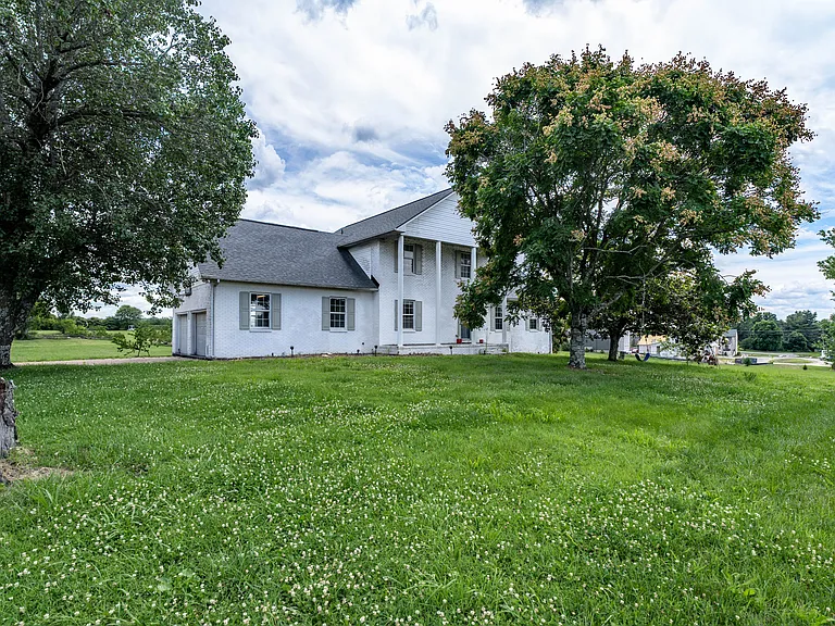 2718 Buckner Ln — Photo 2