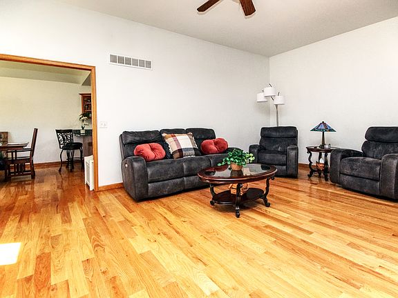 5th image of 736 River Bluff Dr