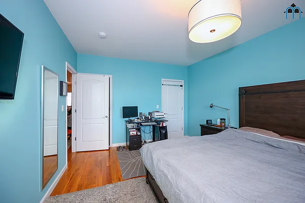 Sold by Momentum Real Estate LLC | media 9