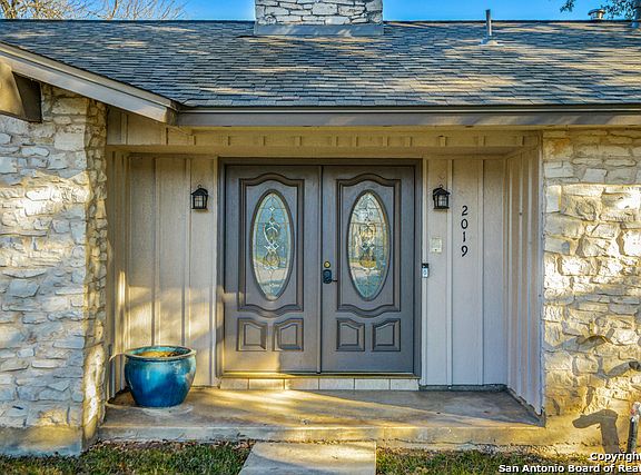 3rd image of 2019 Broken Oak St
