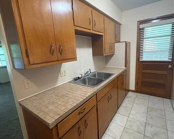 1258 E Elm St #13 — Photo 7