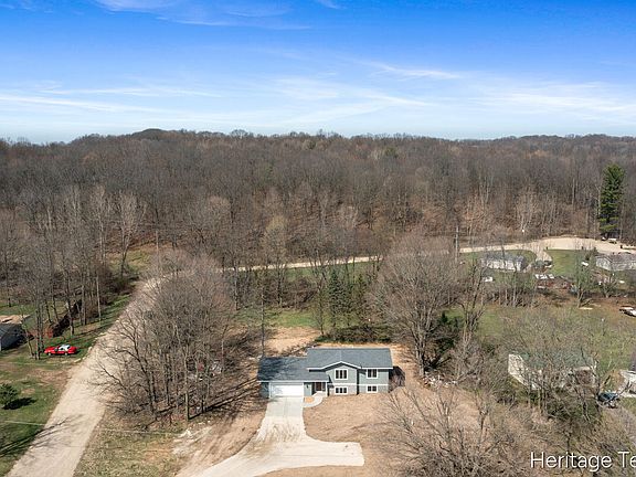 2nd image of 3323 Babylon Rd