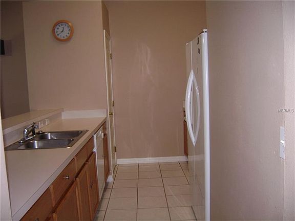 4th image of 616 Villa Ct
